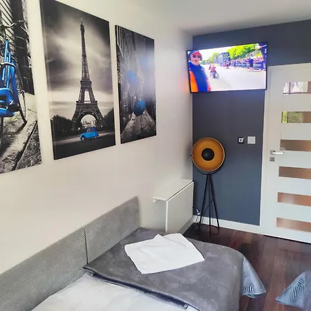 Hall Bliss - Premium Z Balkonem I Widokiem Na Ratusz 아파트 코워브제크