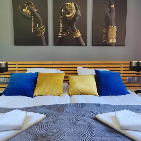 Hall Bliss - Premium Z Balkonem I Widokiem Na Ratusz Apartmán