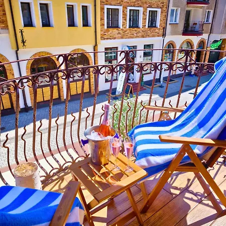 Hall Bliss - Premium Z Balkonem I Widokiem Na Ratusz 아파트 코워브제크