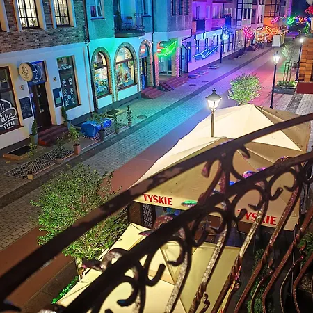 Hall Bliss - Premium Z Balkonem I Widokiem Na Ratusz 아파트 코워브제크