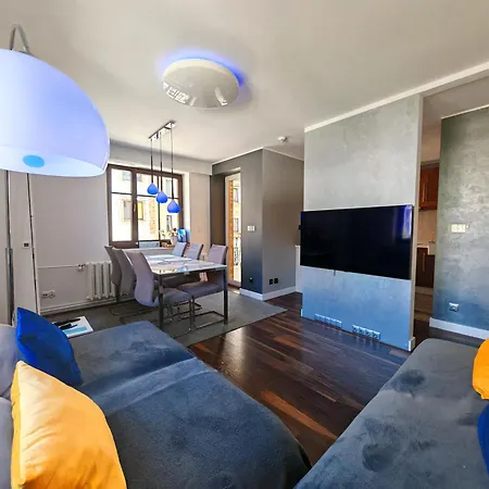 Hall Bliss - Premium Z Balkonem I Widokiem Na Ratusz 코워브제크